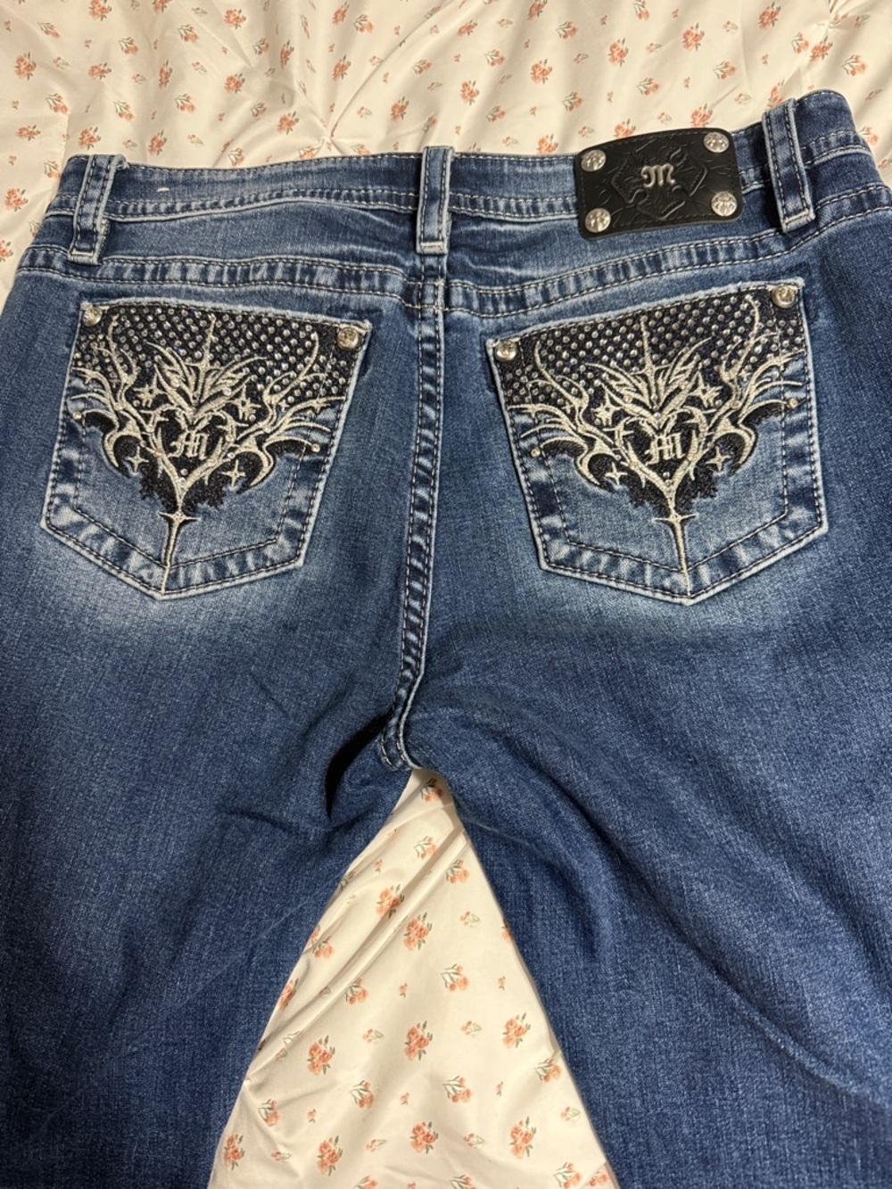Embellished Back-Pocket Blue Women's Jeans